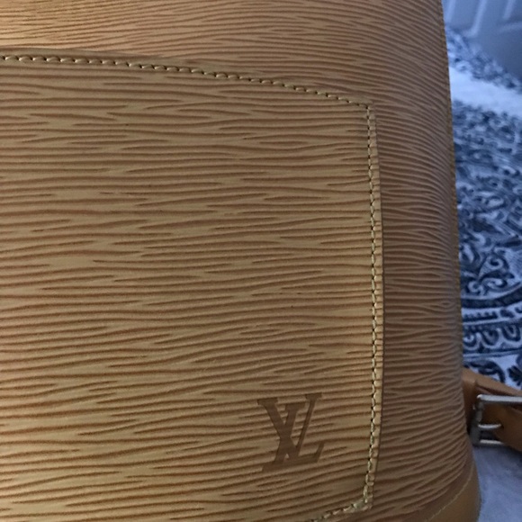 Louis Vuitton purse/ backpack - Picture 3 of 8